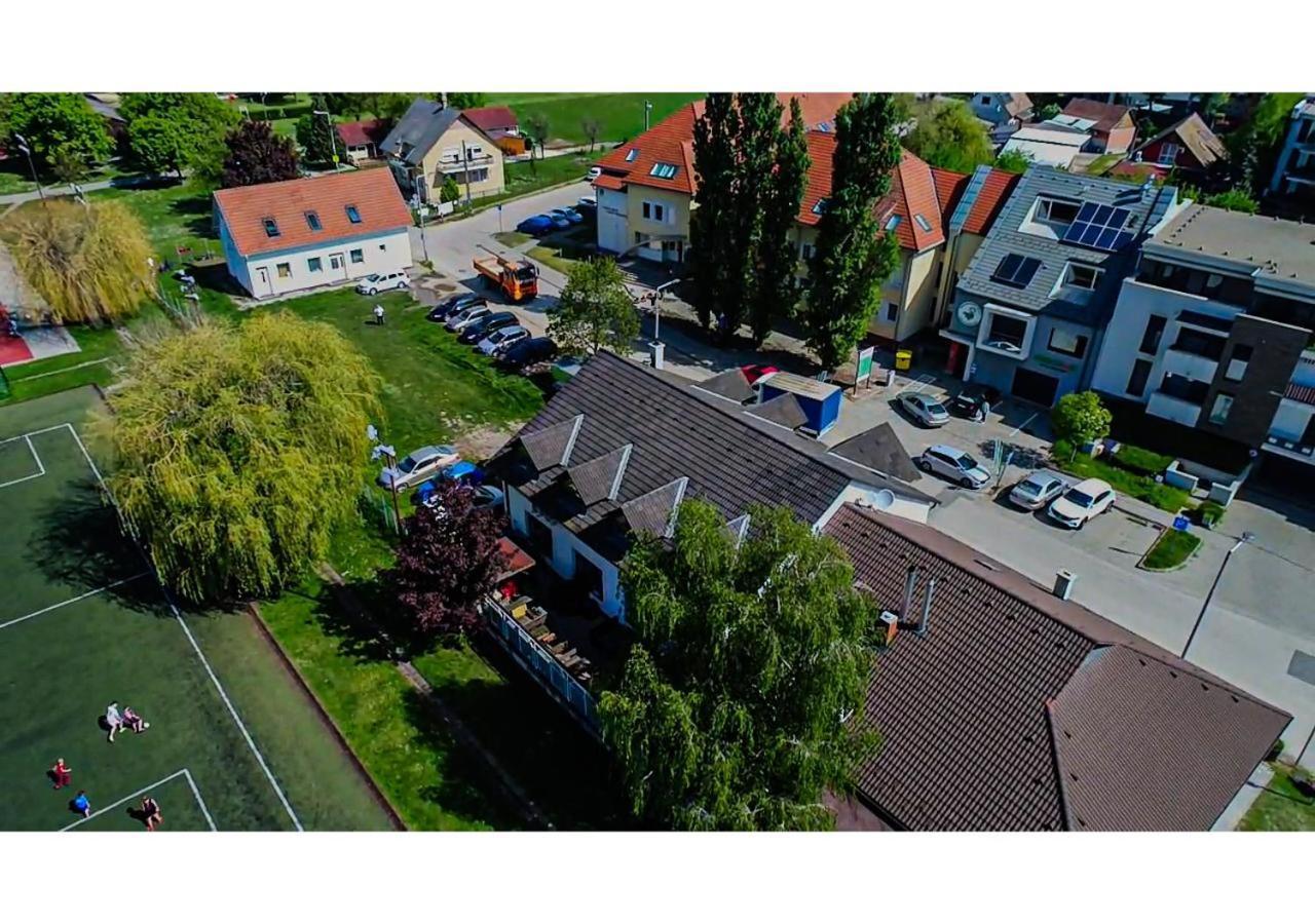 Bed and Breakfast Sempre Étterem És Panzió Székesfehérvár Exterior foto